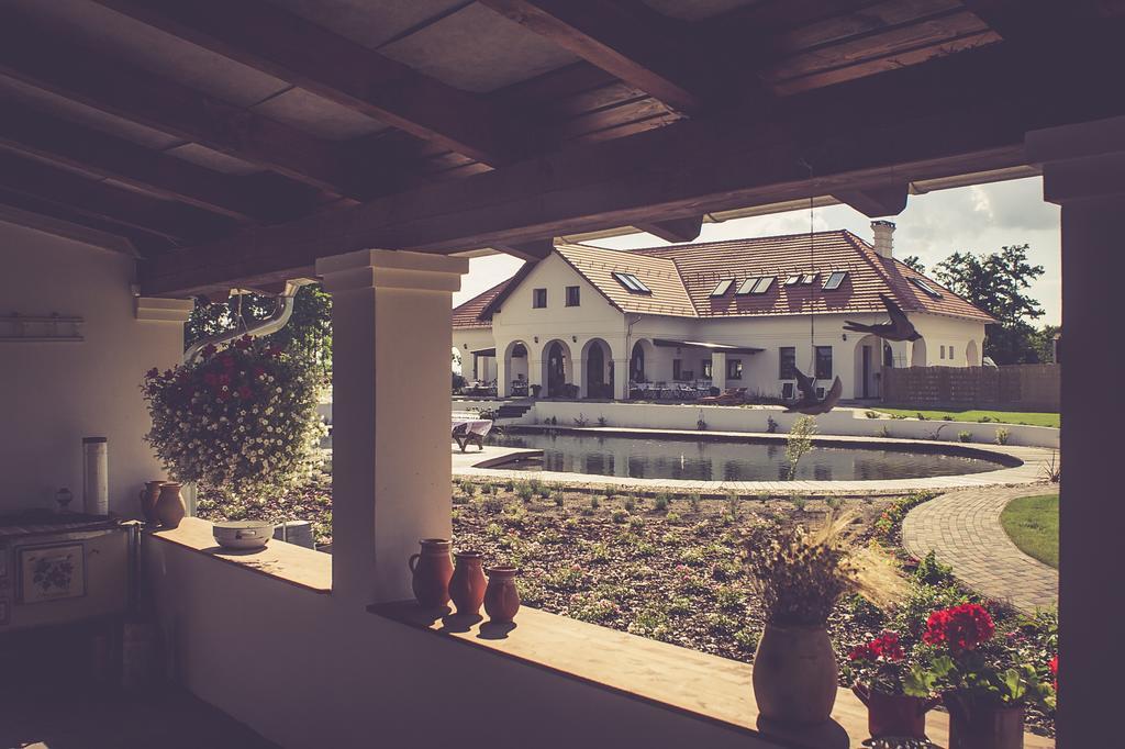 Deak Udvarhaz Otel Kakucs Dış mekan fotoğraf