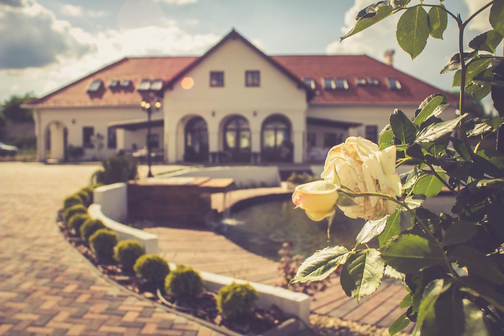 Deak Udvarhaz Otel Kakucs Dış mekan fotoğraf