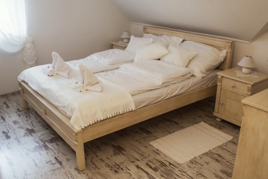 Deak Udvarhaz Otel Kakucs Oda fotoğraf