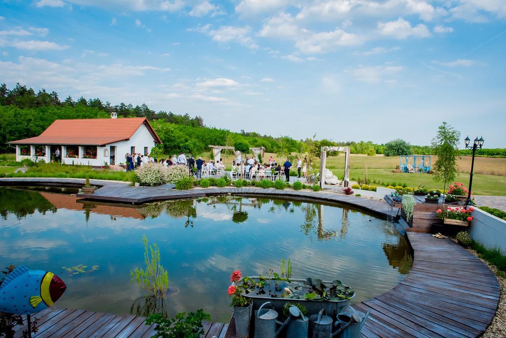 Deak Udvarhaz Otel Kakucs Dış mekan fotoğraf